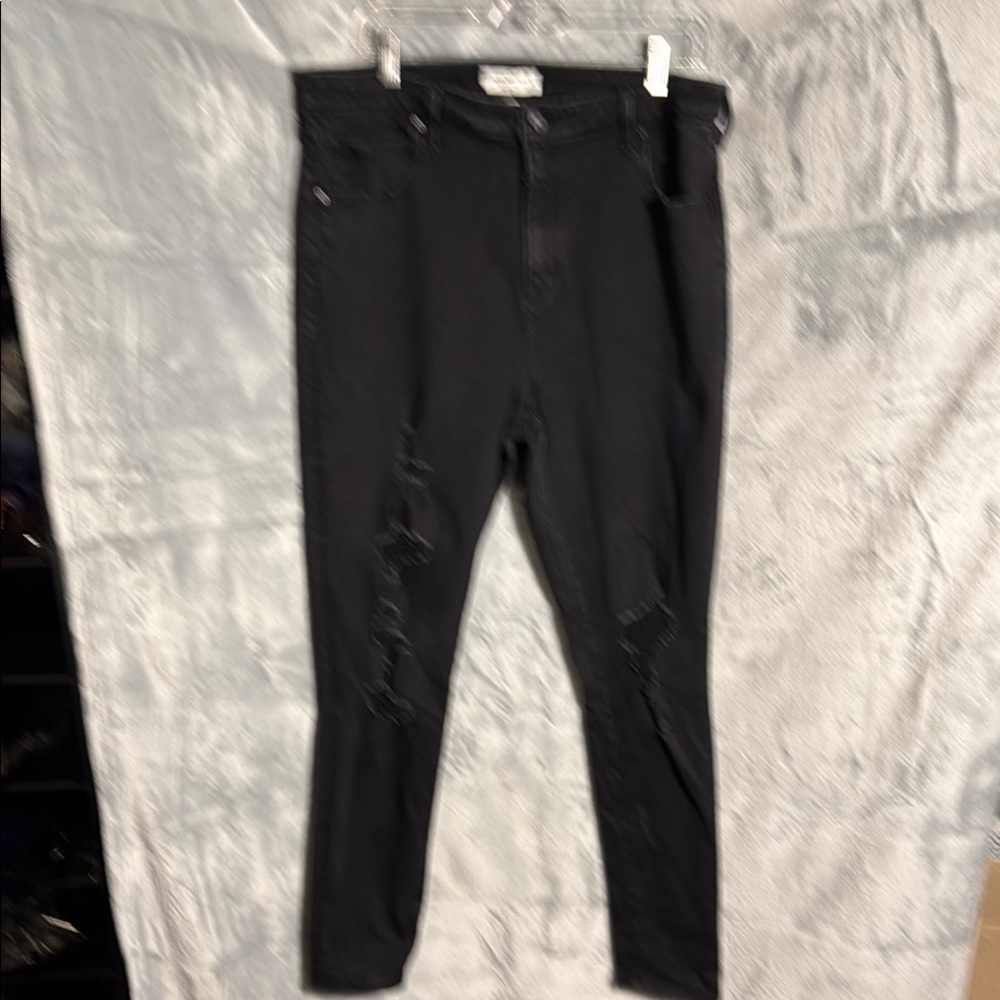 Abercrombie & Fitch jeans women’s 18 L black
The super skinny high rise Distress